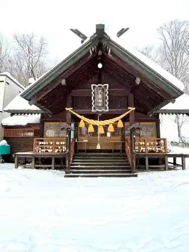 夕張神社の{uncategorized: "未分類", other: "その他", undefined: "問題あり", building: "その他建物", grave: "お墓", sacred_gate: "鳥居", guardian: "狛犬", statue: "像", buddha: "仏像", history: "歴史", nature: "自然", garden: "庭園", animal: "動物", pagoda: "塔", temizu: "手水舎", mountain_gate: "山門・神門", sanctuary: "本殿・本堂", subordinate: "末社・摂社", art: "芸術", scenery: "景色", jizo: "地蔵", ema: "絵馬", goshuin: "御朱印", omikuji: "おみくじ", items: "授与品その他", amulet: "お守り", goshuincho: "御朱印帳", eats: "食事", festival: "お祭り", votive_dance: "神楽", shichigosan: "七五三参", wedding: "結婚式", experience: "体験その他", initially: "初詣", around: "周辺", anti_infection: "感染症対策"}