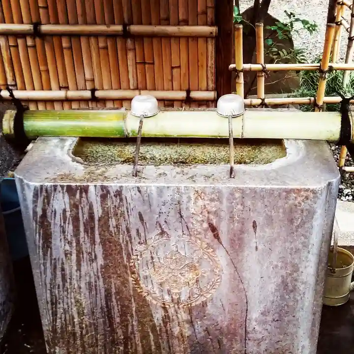 三田春日神社の手水舎