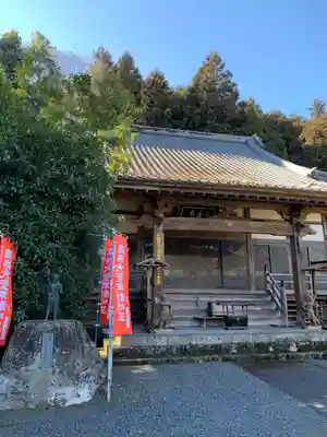 華藏寺(梅澤不動尊) の本殿・本堂