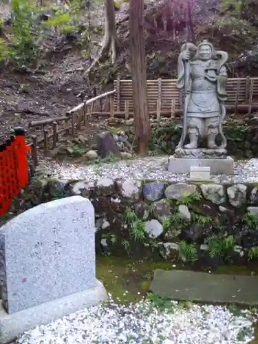 御髪神社の像