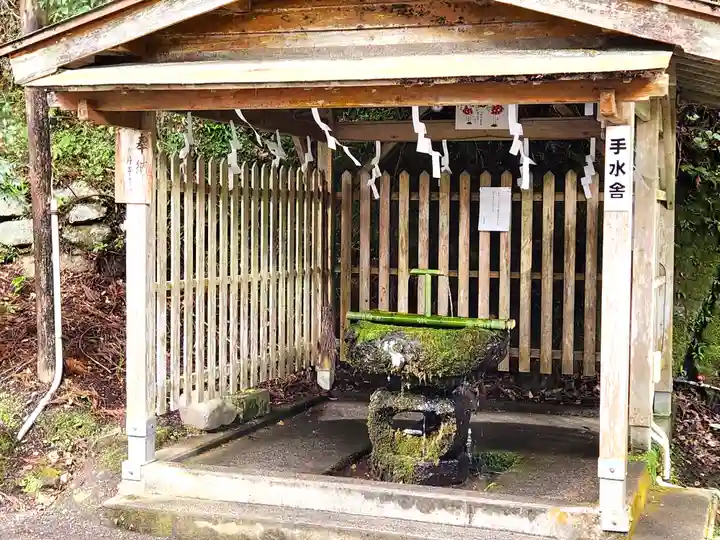花尾神社の手水舎