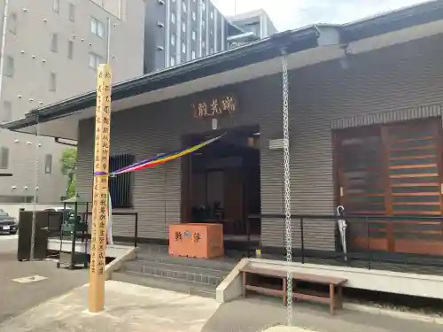 幸福寺の{uncategorized: "未分類", other: "その他", undefined: "問題あり", building: "その他建物", grave: "お墓", sacred_gate: "鳥居", guardian: "狛犬", statue: "像", buddha: "仏像", history: "歴史", nature: "自然", garden: "庭園", animal: "動物", pagoda: "塔", temizu: "手水舎", mountain_gate: "山門・神門", sanctuary: "本殿・本堂", subordinate: "末社・摂社", art: "芸術", scenery: "景色", jizo: "地蔵", ema: "絵馬", goshuin: "御朱印", omikuji: "おみくじ", items: "授与品その他", amulet: "お守り", goshuincho: "御朱印帳", eats: "食事", festival: "お祭り", votive_dance: "神楽", shichigosan: "七五三参", wedding: "結婚式", experience: "体験その他", initially: "初詣", around: "周辺", anti_infection: "感染症対策"}