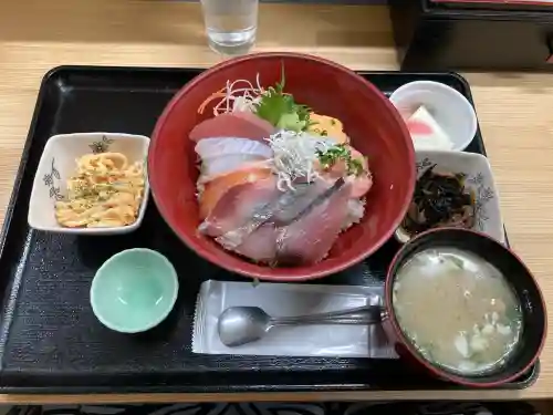 サムハラ神社の{uncategorized: "未分類", other: "その他", undefined: "問題あり", building: "その他建物", grave: "お墓", sacred_gate: "鳥居", guardian: "狛犬", statue: "像", buddha: "仏像", history: "歴史", nature: "自然", garden: "庭園", animal: "動物", pagoda: "塔", temizu: "手水舎", mountain_gate: "山門・神門", sanctuary: "本殿・本堂", subordinate: "末社・摂社", art: "芸術", scenery: "景色", jizo: "地蔵", ema: "絵馬", goshuin: "御朱印", omikuji: "おみくじ", items: "授与品その他", amulet: "お守り", goshuincho: "御朱印帳", eats: "食事", festival: "お祭り", votive_dance: "神楽", shichigosan: "七五三参", wedding: "結婚式", experience: "体験その他", initially: "初詣", around: "周辺", anti_infection: "感染症対策"}