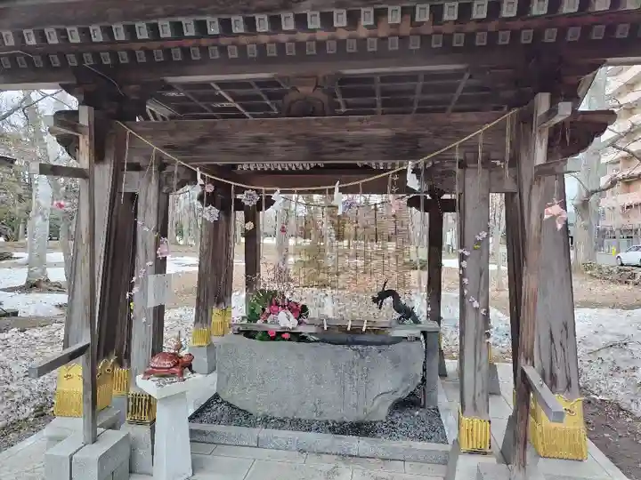 彌彦神社 (伊夜日子神社)の手水舎