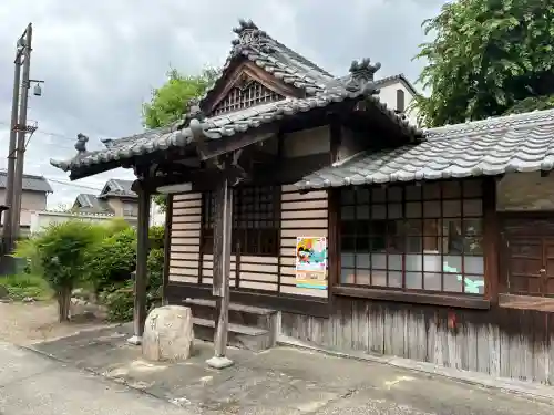 長光寺の{uncategorized: "未分類", other: "その他", undefined: "問題あり", building: "その他建物", grave: "お墓", sacred_gate: "鳥居", guardian: "狛犬", statue: "像", buddha: "仏像", history: "歴史", nature: "自然", garden: "庭園", animal: "動物", pagoda: "塔", temizu: "手水舎", mountain_gate: "山門・神門", sanctuary: "本殿・本堂", subordinate: "末社・摂社", art: "芸術", scenery: "景色", jizo: "地蔵", ema: "絵馬", goshuin: "御朱印", omikuji: "おみくじ", items: "授与品その他", amulet: "お守り", goshuincho: "御朱印帳", eats: "食事", festival: "お祭り", votive_dance: "神楽", shichigosan: "七五三参", wedding: "結婚式", experience: "体験その他", initially: "初詣", around: "周辺", anti_infection: "感染症対策"}