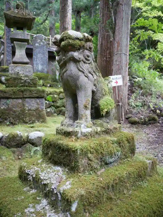 八海山尊神社の狛犬