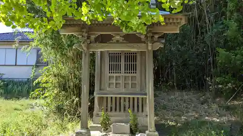 神社（名称不明）の本殿