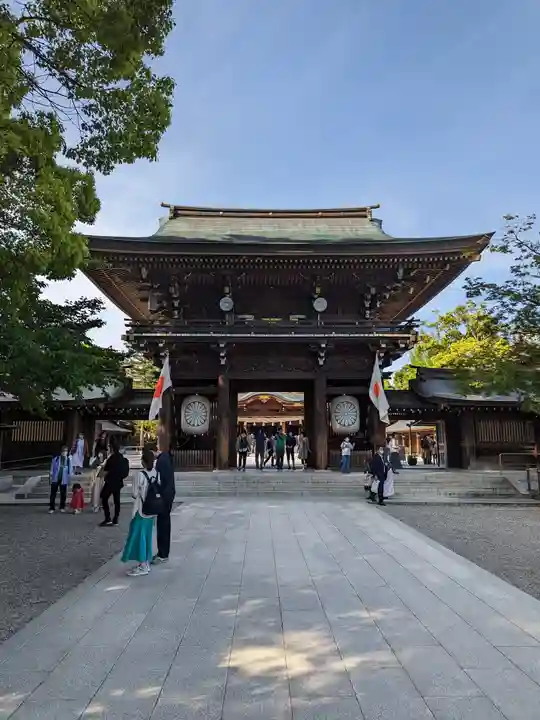 寒川神社の山門・神門