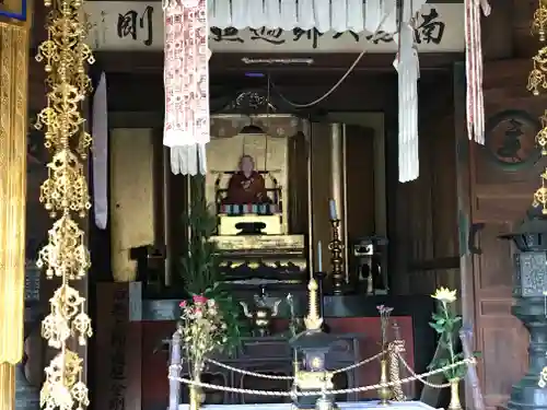 平等寺の像