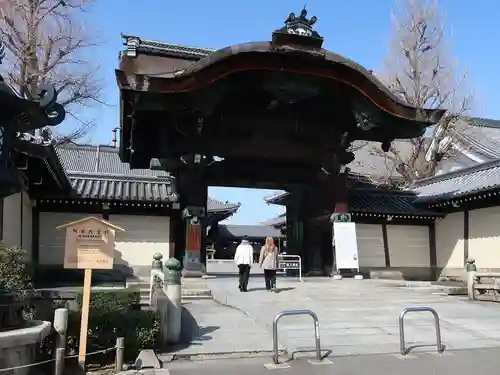 東本願寺（真宗本廟）の山門・神門