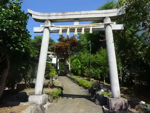 横浜御嶽神社の鳥居