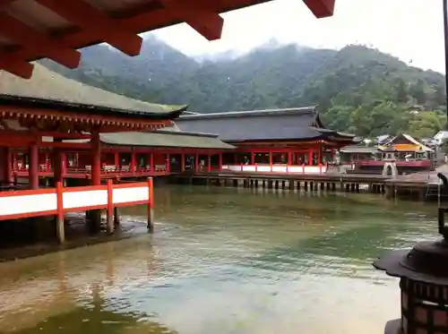 厳島神社の本殿