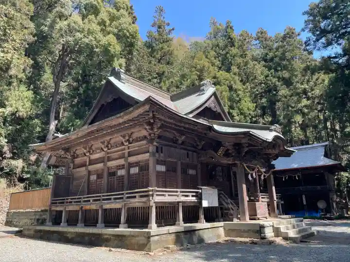 與瀬神社(与瀬神社)の{uncategorized: "未分類", other: "その他", undefined: "問題あり", building: "その他建物", grave: "お墓", sacred_gate: "鳥居", guardian: "狛犬", statue: "像", buddha: "仏像", history: "歴史", nature: "自然", garden: "庭園", animal: "動物", pagoda: "塔", temizu: "手水舎", mountain_gate: "山門・神門", sanctuary: "本殿・本堂", subordinate: "末社・摂社", art: "芸術", scenery: "景色", jizo: "地蔵", ema: "絵馬", goshuin: "御朱印", omikuji: "おみくじ", items: "授与品その他", amulet: "お守り", goshuincho: "御朱印帳", eats: "食事", festival: "お祭り", votive_dance: "神楽", shichigosan: "七五三参", wedding: "結婚式", experience: "体験その他", initially: "初詣", around: "周辺", anti_infection: "感染症対策"}