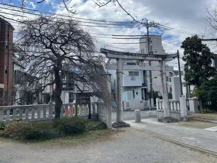 氷川神社の{uncategorized: "未分類", other: "その他", undefined: "問題あり", building: "その他建物", grave: "お墓", sacred_gate: "鳥居", guardian: "狛犬", statue: "像", buddha: "仏像", history: "歴史", nature: "自然", garden: "庭園", animal: "動物", pagoda: "塔", temizu: "手水舎", mountain_gate: "山門・神門", sanctuary: "本殿・本堂", subordinate: "末社・摂社", art: "芸術", scenery: "景色", jizo: "地蔵", ema: "絵馬", goshuin: "御朱印", omikuji: "おみくじ", items: "授与品その他", amulet: "お守り", goshuincho: "御朱印帳", eats: "食事", festival: "お祭り", votive_dance: "神楽", shichigosan: "七五三参", wedding: "結婚式", experience: "体験その他", initially: "初詣", around: "周辺", anti_infection: "感染症対策"}