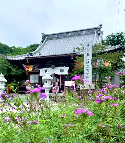 埼玉厄除け開運大師・龍泉寺（切り絵御朱印発祥の寺）の本殿