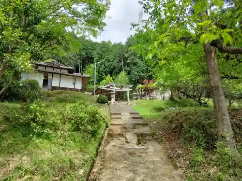 慈久神社の{uncategorized: "未分類", other: "その他", undefined: "問題あり", building: "その他建物", grave: "お墓", sacred_gate: "鳥居", guardian: "狛犬", statue: "像", buddha: "仏像", history: "歴史", nature: "自然", garden: "庭園", animal: "動物", pagoda: "塔", temizu: "手水舎", mountain_gate: "山門・神門", sanctuary: "本殿・本堂", subordinate: "末社・摂社", art: "芸術", scenery: "景色", jizo: "地蔵", ema: "絵馬", goshuin: "御朱印", omikuji: "おみくじ", items: "授与品その他", amulet: "お守り", goshuincho: "御朱印帳", eats: "食事", festival: "お祭り", votive_dance: "神楽", shichigosan: "七五三参", wedding: "結婚式", experience: "体験その他", initially: "初詣", around: "周辺", anti_infection: "感染症対策"}