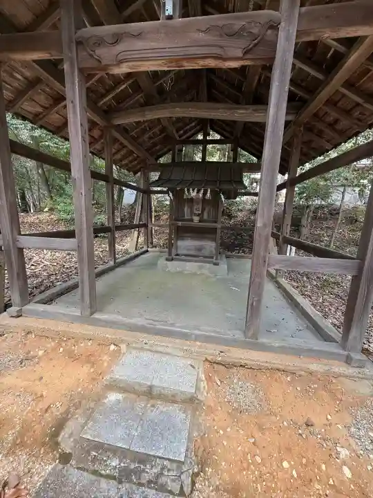 五社大明神社の{uncategorized: "未分類", other: "その他", undefined: "問題あり", building: "その他建物", grave: "お墓", sacred_gate: "鳥居", guardian: "狛犬", statue: "像", buddha: "仏像", history: "歴史", nature: "自然", garden: "庭園", animal: "動物", pagoda: "塔", temizu: "手水舎", mountain_gate: "山門・神門", sanctuary: "本殿・本堂", subordinate: "末社・摂社", art: "芸術", scenery: "景色", jizo: "地蔵", ema: "絵馬", goshuin: "御朱印", omikuji: "おみくじ", items: "授与品その他", amulet: "お守り", goshuincho: "御朱印帳", eats: "食事", festival: "お祭り", votive_dance: "神楽", shichigosan: "七五三参", wedding: "結婚式", experience: "体験その他", initially: "初詣", around: "周辺", anti_infection: "感染症対策"}
