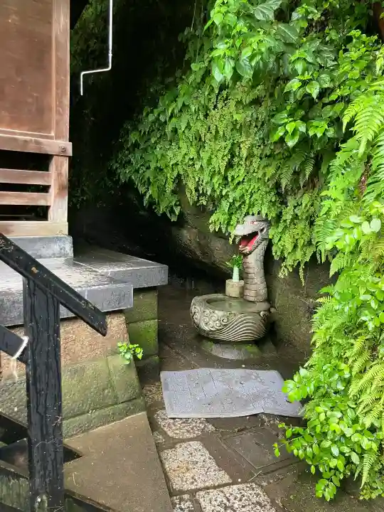 銭洗弁財天宇賀福神社(神奈川県)