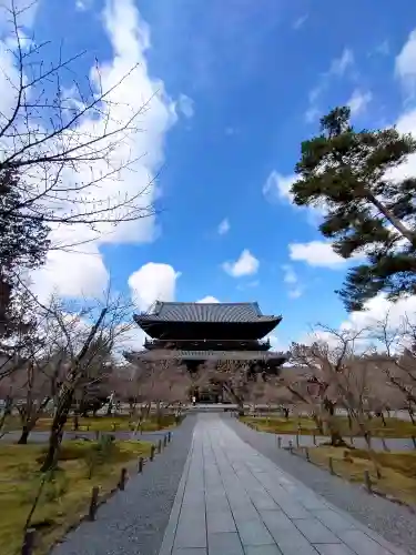 南禅寺の{uncategorized: "未分類", other: "その他", undefined: "問題あり", building: "その他建物", grave: "お墓", sacred_gate: "鳥居", guardian: "狛犬", statue: "像", buddha: "仏像", history: "歴史", nature: "自然", garden: "庭園", animal: "動物", pagoda: "塔", temizu: "手水舎", mountain_gate: "山門・神門", sanctuary: "本殿・本堂", subordinate: "末社・摂社", art: "芸術", scenery: "景色", jizo: "地蔵", ema: "絵馬", goshuin: "御朱印", omikuji: "おみくじ", items: "授与品その他", amulet: "お守り", goshuincho: "御朱印帳", eats: "食事", festival: "お祭り", votive_dance: "神楽", shichigosan: "七五三参", wedding: "結婚式", experience: "体験その他", initially: "初詣", around: "周辺", anti_infection: "感染症対策"}