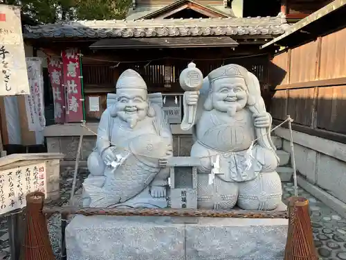 新羅神社の像