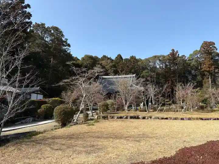大御堂観音寺の{uncategorized: "未分類", other: "その他", undefined: "問題あり", building: "その他建物", grave: "お墓", sacred_gate: "鳥居", guardian: "狛犬", statue: "像", buddha: "仏像", history: "歴史", nature: "自然", garden: "庭園", animal: "動物", pagoda: "塔", temizu: "手水舎", mountain_gate: "山門・神門", sanctuary: "本殿・本堂", subordinate: "末社・摂社", art: "芸術", scenery: "景色", jizo: "地蔵", ema: "絵馬", goshuin: "御朱印", omikuji: "おみくじ", items: "授与品その他", amulet: "お守り", goshuincho: "御朱印帳", eats: "食事", festival: "お祭り", votive_dance: "神楽", shichigosan: "七五三参", wedding: "結婚式", experience: "体験その他", initially: "初詣", around: "周辺", anti_infection: "感染症対策"}