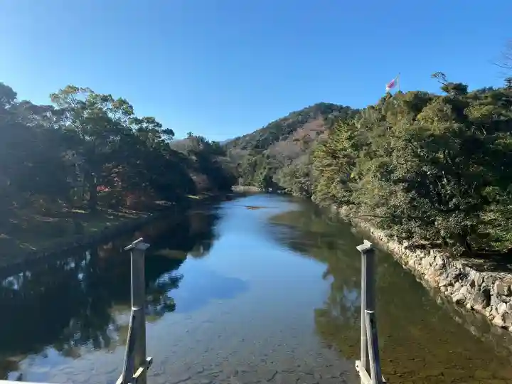 伊勢神宮内宮(皇大神宮)の{uncategorized: "未分類", other: "その他", undefined: "問題あり", building: "その他建物", grave: "お墓", sacred_gate: "鳥居", guardian: "狛犬", statue: "像", buddha: "仏像", history: "歴史", nature: "自然", garden: "庭園", animal: "動物", pagoda: "塔", temizu: "手水舎", mountain_gate: "山門・神門", sanctuary: "本殿・本堂", subordinate: "末社・摂社", art: "芸術", scenery: "景色", jizo: "地蔵", ema: "絵馬", goshuin: "御朱印", omikuji: "おみくじ", items: "授与品その他", amulet: "お守り", goshuincho: "御朱印帳", eats: "食事", festival: "お祭り", votive_dance: "神楽", shichigosan: "七五三参", wedding: "結婚式", experience: "体験その他", initially: "初詣", around: "周辺", anti_infection: "感染症対策"}