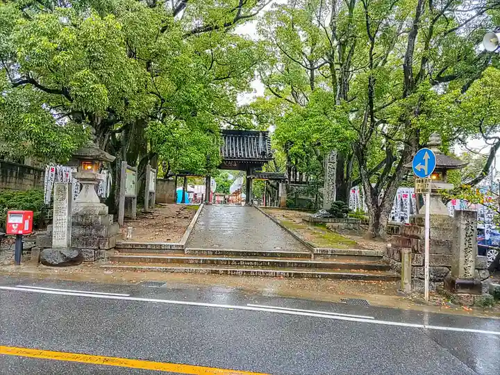 遍照院の山門・神門