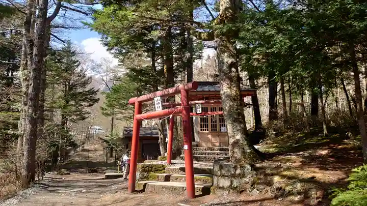 新屋山神社奥宮(山梨県)