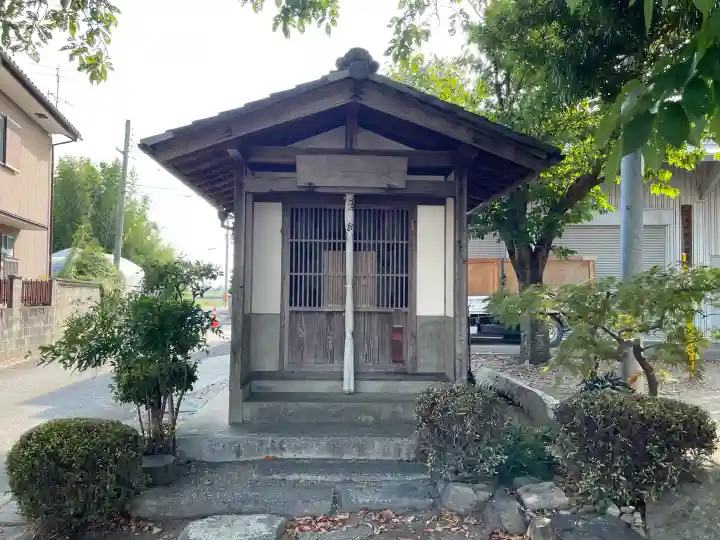 子安地蔵尊の{uncategorized: "未分類", other: "その他", undefined: "問題あり", building: "その他建物", grave: "お墓", sacred_gate: "鳥居", guardian: "狛犬", statue: "像", buddha: "仏像", history: "歴史", nature: "自然", garden: "庭園", animal: "動物", pagoda: "塔", temizu: "手水舎", mountain_gate: "山門・神門", sanctuary: "本殿・本堂", subordinate: "末社・摂社", art: "芸術", scenery: "景色", jizo: "地蔵", ema: "絵馬", goshuin: "御朱印", omikuji: "おみくじ", items: "授与品その他", amulet: "お守り", goshuincho: "御朱印帳", eats: "食事", festival: "お祭り", votive_dance: "神楽", shichigosan: "七五三参", wedding: "結婚式", experience: "体験その他", initially: "初詣", around: "周辺", anti_infection: "感染症対策"}