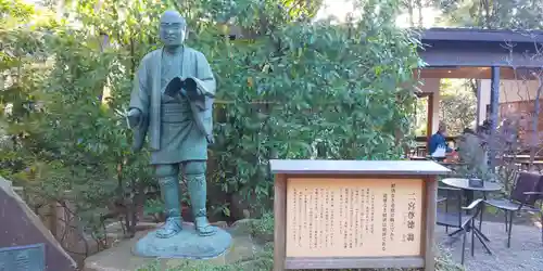 報徳二宮神社の像