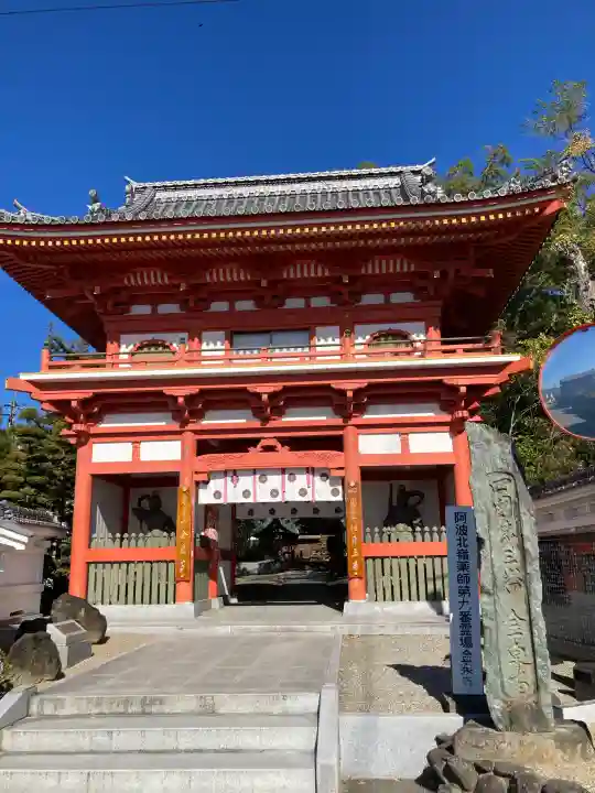 金泉寺の{uncategorized: "未分類", other: "その他", undefined: "問題あり", building: "その他建物", grave: "お墓", sacred_gate: "鳥居", guardian: "狛犬", statue: "像", buddha: "仏像", history: "歴史", nature: "自然", garden: "庭園", animal: "動物", pagoda: "塔", temizu: "手水舎", mountain_gate: "山門・神門", sanctuary: "本殿・本堂", subordinate: "末社・摂社", art: "芸術", scenery: "景色", jizo: "地蔵", ema: "絵馬", goshuin: "御朱印", omikuji: "おみくじ", items: "授与品その他", amulet: "お守り", goshuincho: "御朱印帳", eats: "食事", festival: "お祭り", votive_dance: "神楽", shichigosan: "七五三参", wedding: "結婚式", experience: "体験その他", initially: "初詣", around: "周辺", anti_infection: "感染症対策"}