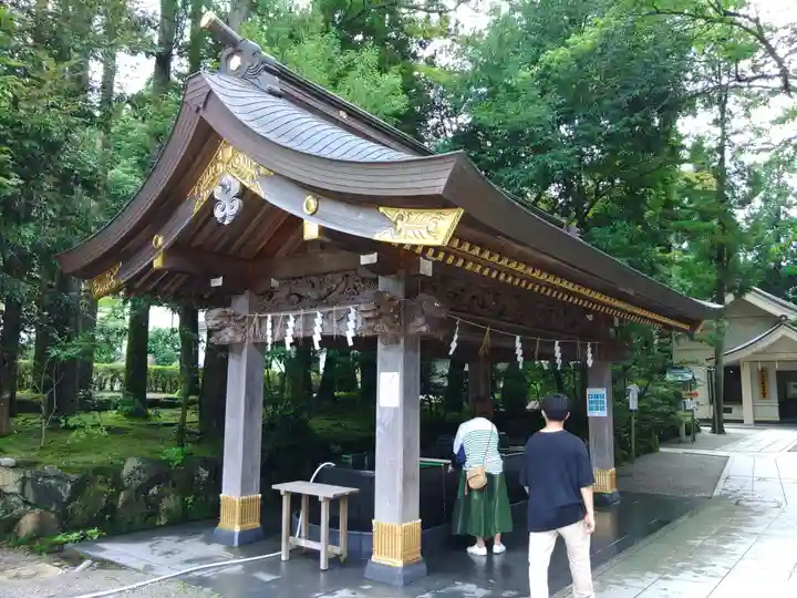 白山比咩神社の手水舎