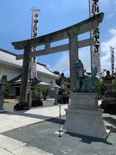 豊川閣　妙厳寺の鳥居