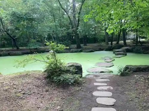 帯廣神社の庭園