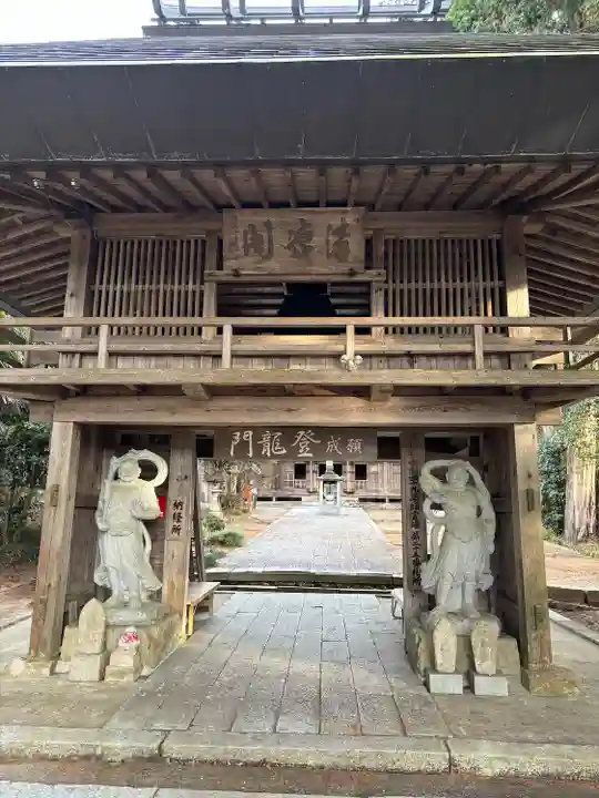 月輪寺の山門・神門