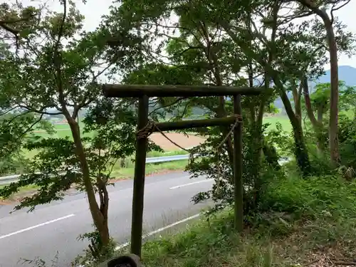 神社(名称不明)の鳥居