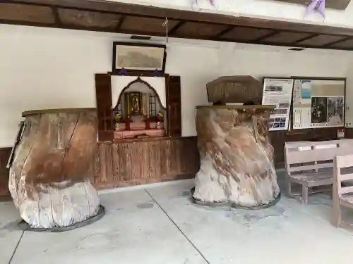 花岳寺の{uncategorized: "未分類", other: "その他", undefined: "問題あり", building: "その他建物", grave: "お墓", sacred_gate: "鳥居", guardian: "狛犬", statue: "像", buddha: "仏像", history: "歴史", nature: "自然", garden: "庭園", animal: "動物", pagoda: "塔", temizu: "手水舎", mountain_gate: "山門・神門", sanctuary: "本殿・本堂", subordinate: "末社・摂社", art: "芸術", scenery: "景色", jizo: "地蔵", ema: "絵馬", goshuin: "御朱印", omikuji: "おみくじ", items: "授与品その他", amulet: "お守り", goshuincho: "御朱印帳", eats: "食事", festival: "お祭り", votive_dance: "神楽", shichigosan: "七五三参", wedding: "結婚式", experience: "体験その他", initially: "初詣", around: "周辺", anti_infection: "感染症対策"}