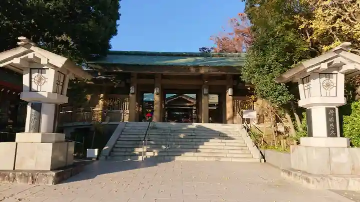東郷神社の山門・神門