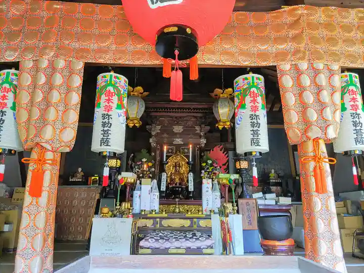 弥勒寺の本殿・本堂