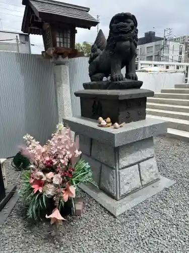札幌諏訪神社の{uncategorized: "未分類", other: "その他", undefined: "問題あり", building: "その他建物", grave: "お墓", sacred_gate: "鳥居", guardian: "狛犬", statue: "像", buddha: "仏像", history: "歴史", nature: "自然", garden: "庭園", animal: "動物", pagoda: "塔", temizu: "手水舎", mountain_gate: "山門・神門", sanctuary: "本殿・本堂", subordinate: "末社・摂社", art: "芸術", scenery: "景色", jizo: "地蔵", ema: "絵馬", goshuin: "御朱印", omikuji: "おみくじ", items: "授与品その他", amulet: "お守り", goshuincho: "御朱印帳", eats: "食事", festival: "お祭り", votive_dance: "神楽", shichigosan: "七五三参", wedding: "結婚式", experience: "体験その他", initially: "初詣", around: "周辺", anti_infection: "感染症対策"}