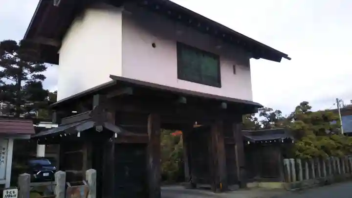 鳥谷崎神社の山門・神門
