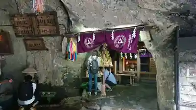 銭洗弁財天宇賀福神社の本殿・本堂