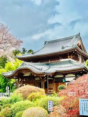 弘願寺の{uncategorized: "未分類", other: "その他", undefined: "問題あり", building: "その他建物", grave: "お墓", sacred_gate: "鳥居", guardian: "狛犬", statue: "像", buddha: "仏像", history: "歴史", nature: "自然", garden: "庭園", animal: "動物", pagoda: "塔", temizu: "手水舎", mountain_gate: "山門・神門", sanctuary: "本殿・本堂", subordinate: "末社・摂社", art: "芸術", scenery: "景色", jizo: "地蔵", ema: "絵馬", goshuin: "御朱印", omikuji: "おみくじ", items: "授与品その他", amulet: "お守り", goshuincho: "御朱印帳", eats: "食事", festival: "お祭り", votive_dance: "神楽", shichigosan: "七五三参", wedding: "結婚式", experience: "体験その他", initially: "初詣", around: "周辺", anti_infection: "感染症対策"}