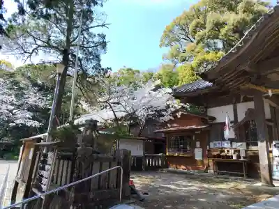 日和佐八幡神社の{uncategorized: "未分類", other: "その他", undefined: "問題あり", building: "その他建物", grave: "お墓", sacred_gate: "鳥居", guardian: "狛犬", statue: "像", buddha: "仏像", history: "歴史", nature: "自然", garden: "庭園", animal: "動物", pagoda: "塔", temizu: "手水舎", mountain_gate: "山門・神門", sanctuary: "本殿・本堂", subordinate: "末社・摂社", art: "芸術", scenery: "景色", jizo: "地蔵", ema: "絵馬", goshuin: "御朱印", omikuji: "おみくじ", items: "授与品その他", amulet: "お守り", goshuincho: "御朱印帳", eats: "食事", festival: "お祭り", votive_dance: "神楽", shichigosan: "七五三参", wedding: "結婚式", experience: "体験その他", initially: "初詣", around: "周辺", anti_infection: "感染症対策"}
