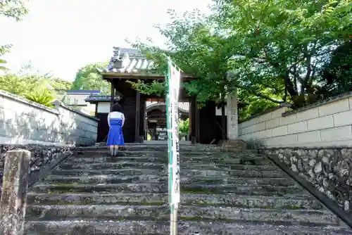 円観寺の山門