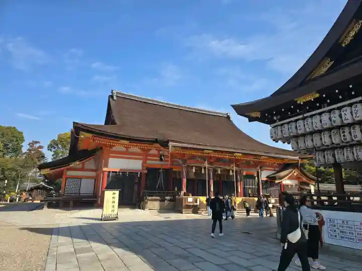 八坂神社(祇園さん)の{uncategorized: "未分類", other: "その他", undefined: "問題あり", building: "その他建物", grave: "お墓", sacred_gate: "鳥居", guardian: "狛犬", statue: "像", buddha: "仏像", history: "歴史", nature: "自然", garden: "庭園", animal: "動物", pagoda: "塔", temizu: "手水舎", mountain_gate: "山門・神門", sanctuary: "本殿・本堂", subordinate: "末社・摂社", art: "芸術", scenery: "景色", jizo: "地蔵", ema: "絵馬", goshuin: "御朱印", omikuji: "おみくじ", items: "授与品その他", amulet: "お守り", goshuincho: "御朱印帳", eats: "食事", festival: "お祭り", votive_dance: "神楽", shichigosan: "七五三参", wedding: "結婚式", experience: "体験その他", initially: "初詣", around: "周辺", anti_infection: "感染症対策"}