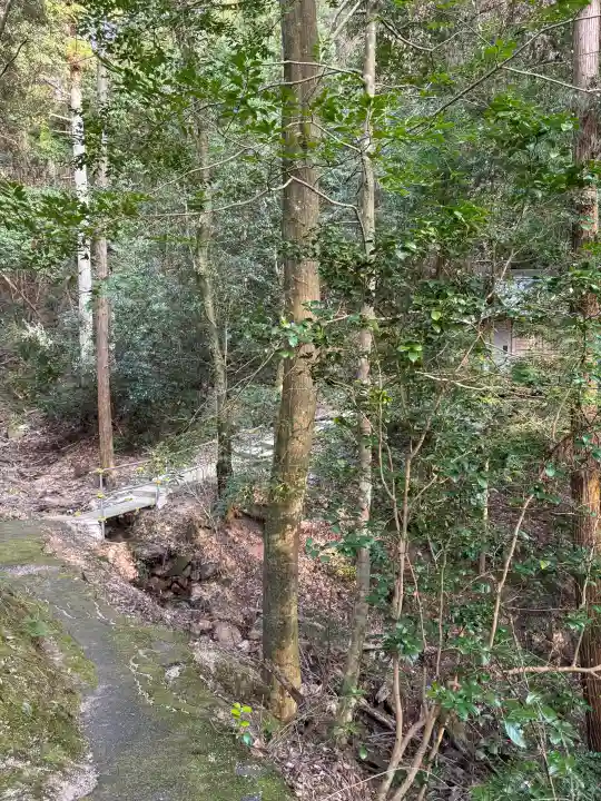 滝の観音の{uncategorized: "未分類", other: "その他", undefined: "問題あり", building: "その他建物", grave: "お墓", sacred_gate: "鳥居", guardian: "狛犬", statue: "像", buddha: "仏像", history: "歴史", nature: "自然", garden: "庭園", animal: "動物", pagoda: "塔", temizu: "手水舎", mountain_gate: "山門・神門", sanctuary: "本殿・本堂", subordinate: "末社・摂社", art: "芸術", scenery: "景色", jizo: "地蔵", ema: "絵馬", goshuin: "御朱印", omikuji: "おみくじ", items: "授与品その他", amulet: "お守り", goshuincho: "御朱印帳", eats: "食事", festival: "お祭り", votive_dance: "神楽", shichigosan: "七五三参", wedding: "結婚式", experience: "体験その他", initially: "初詣", around: "周辺", anti_infection: "感染症対策"}
