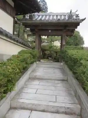 薬師院の山門・神門