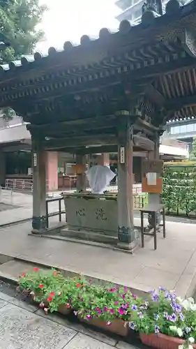 豊川稲荷東京別院の手水舎