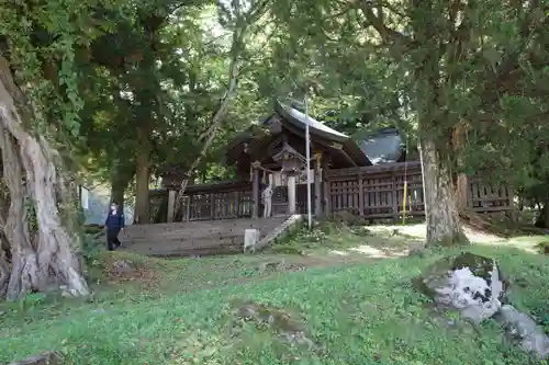 諏訪大社上社前宮の本殿・本堂